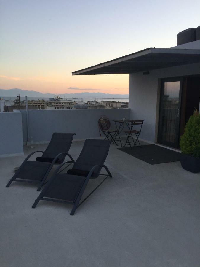 Stylish Seaview Rooftop Thessaloniki Exterior photo